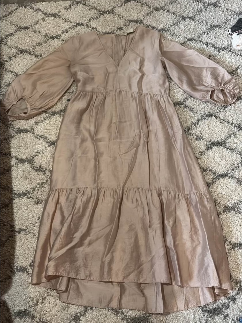 Club Monaco High-Low V-Neck Puff Sleeve Midi Dress in Taupe